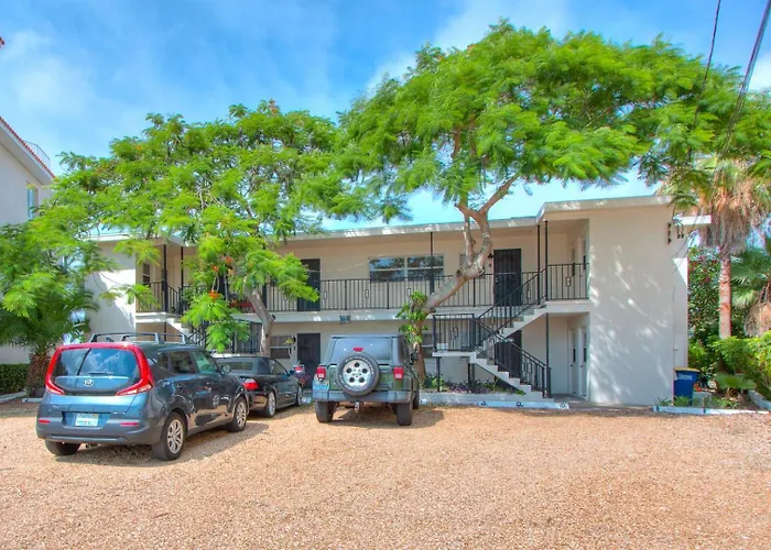 Bay Watch #3 ➠ Waterfront Views • 10-Min Walk To Beach • Free Parking *