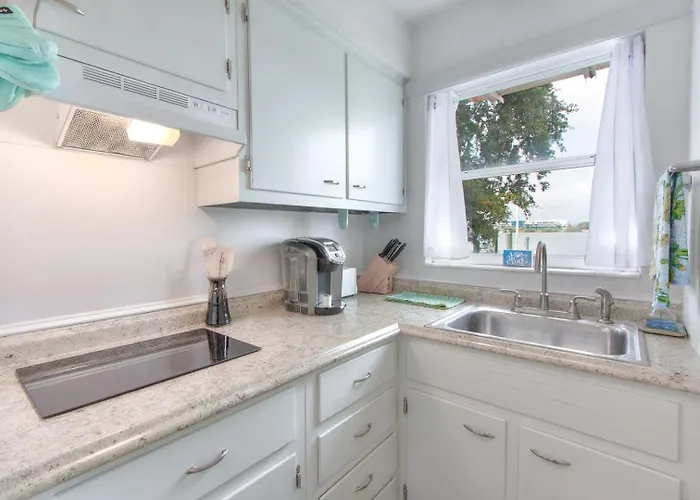 Bay Watch #3 ➠ Waterfront Views • 10-Min Walk To Beach • Free Parking *