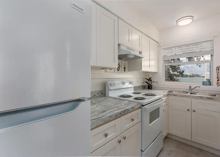 Bay Watch #3 ➠ Waterfront Views • 10-min Walk To • Free Parking Apartment Clearwater Beach