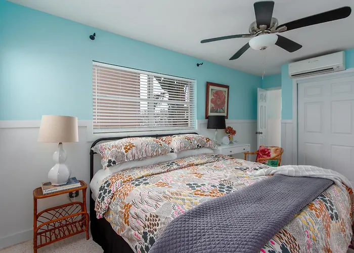 Bay Watch #3 ➠ Waterfront Views • 10-min Walk To • Free Parking *