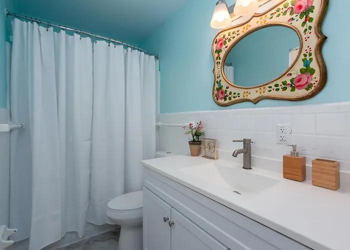 Bay Watch #3 ➠ Waterfront Views • 10-min Walk To • Free Parking Clearwater Beach