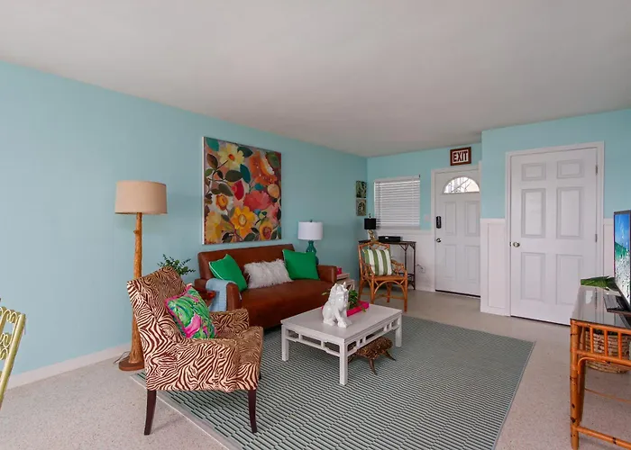 Bay Watch #3 ➠ Waterfront Views • 10-min Walk To • Free Parking